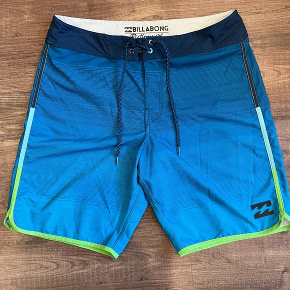 Men's Billabong Board Shorts - size 32